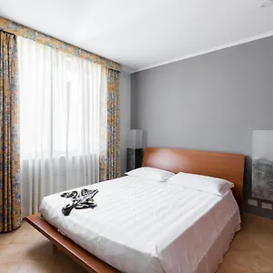 Crosti Apartament Rzym
